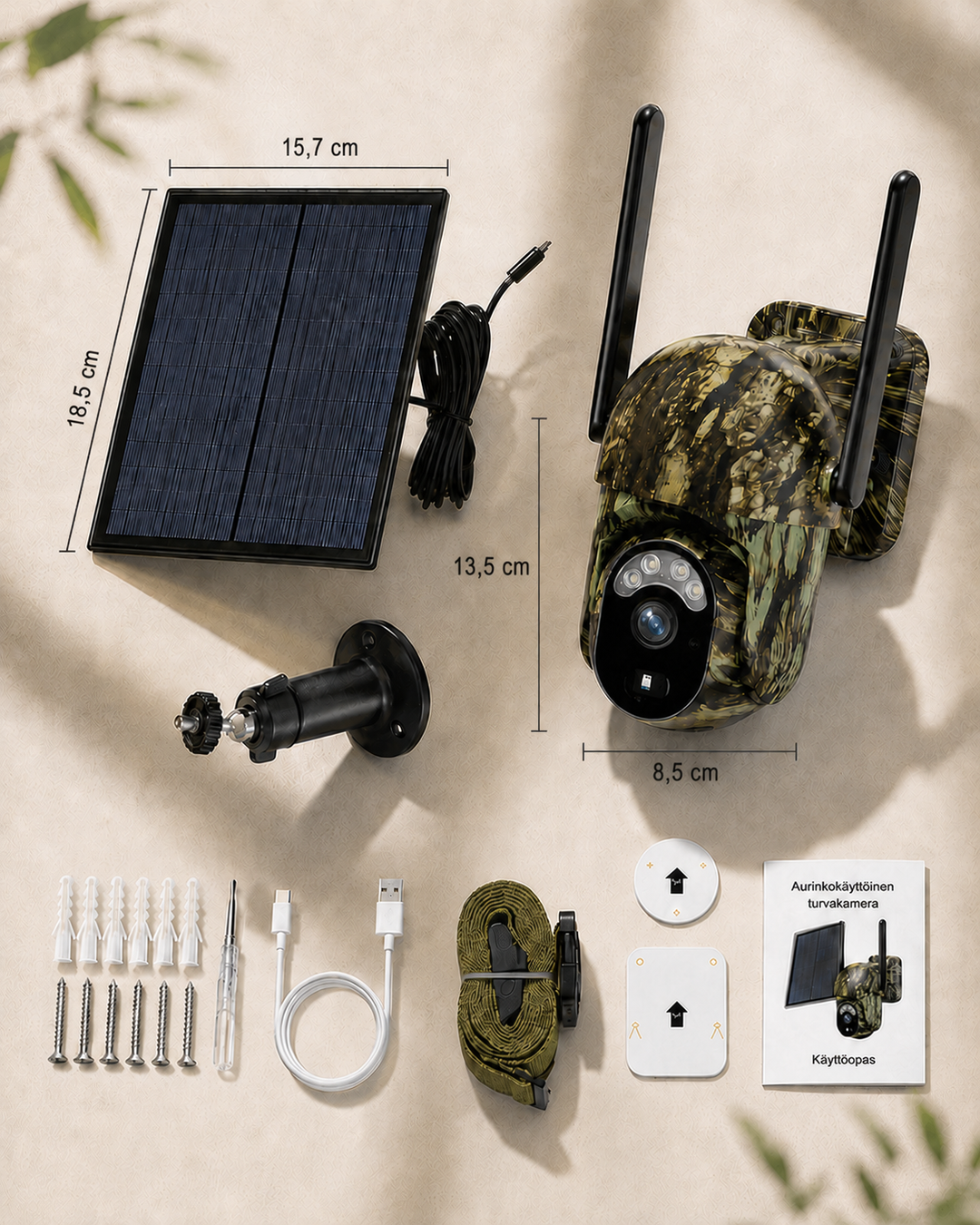 Vue à plat de la caméra camouflage avec panneau solaire, support, vis, chevilles, câble USB, sangle, plaques de montage, notice et dimensions. 13