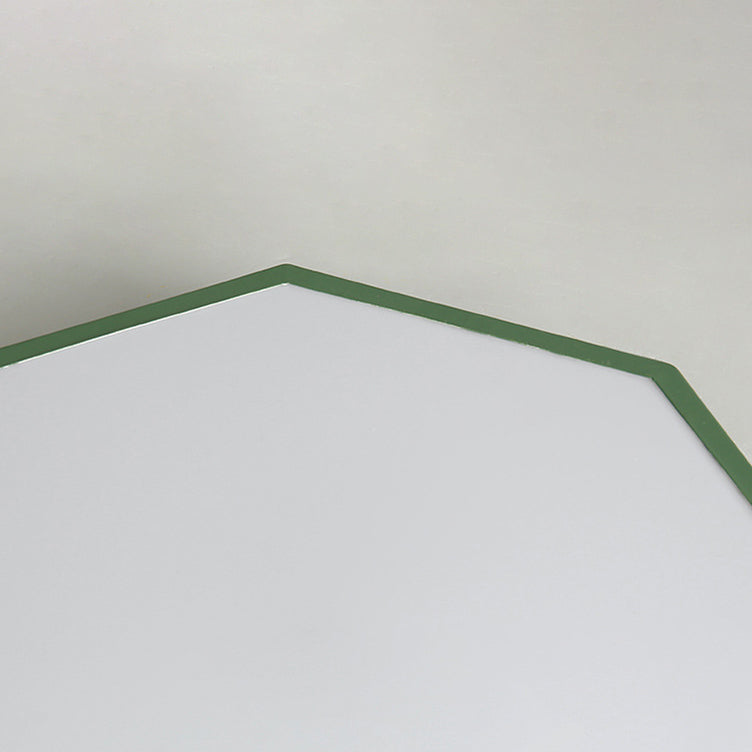 Gros plan sur l'angle du diffuseur blanc avec son fin liseré vert 19