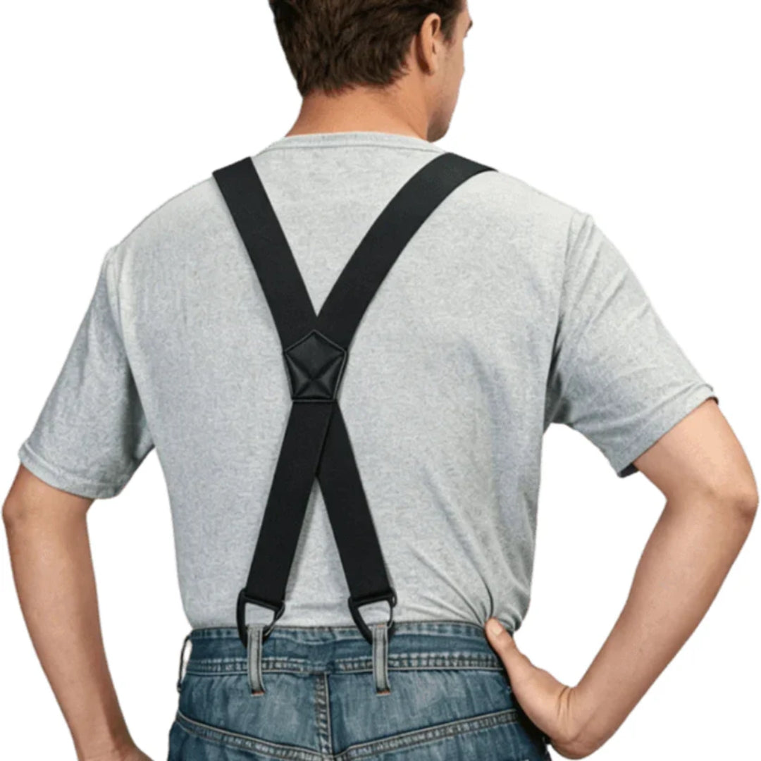 Homme vu de dos portant des bretelles noires en X accrochées à un jean 15