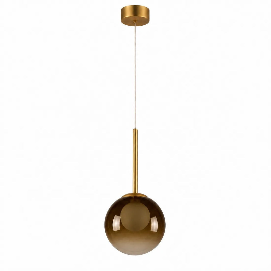 Suspension globe en verre ambré dégradé et laiton, éteinte, sur fond blanc 7