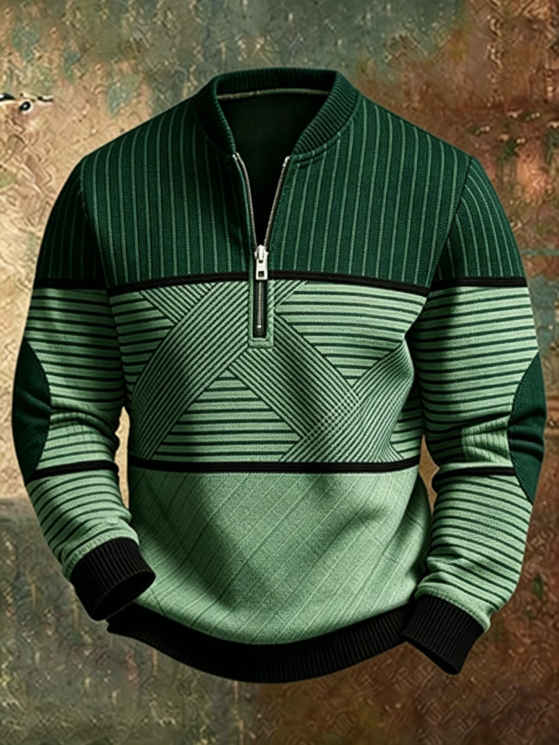 Pull à demi-zip vu de face en coloris vert foncé et vert clair, avec rayures, motif géométrique et poignets noirs. 5