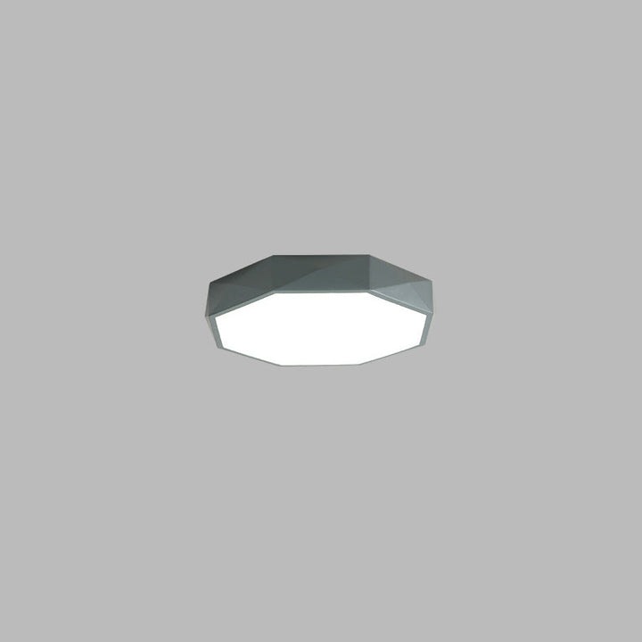Plafonnier gris à facettes, diffuseur blanc, isolé sur fond gris 10