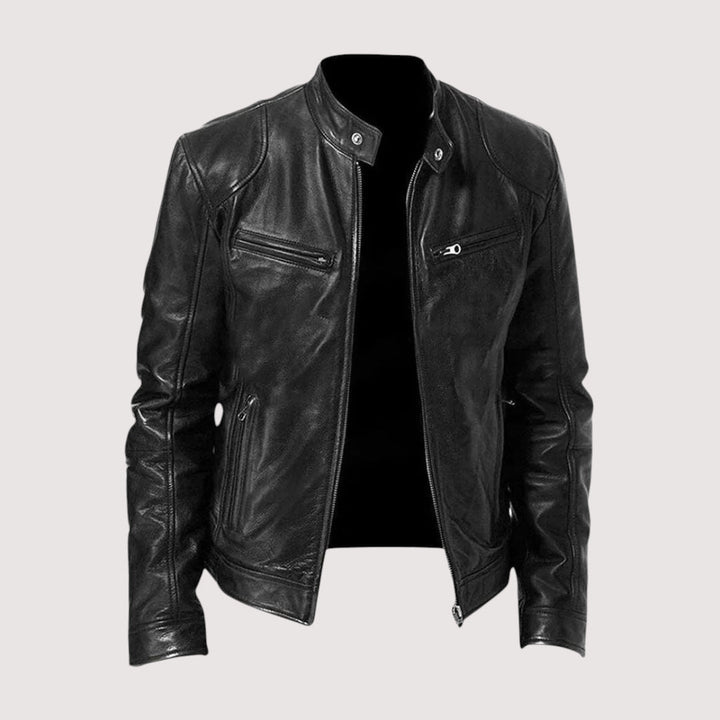 Veste noire vue de face, ouverte, avec col montant à pattes et poches zippées 2
