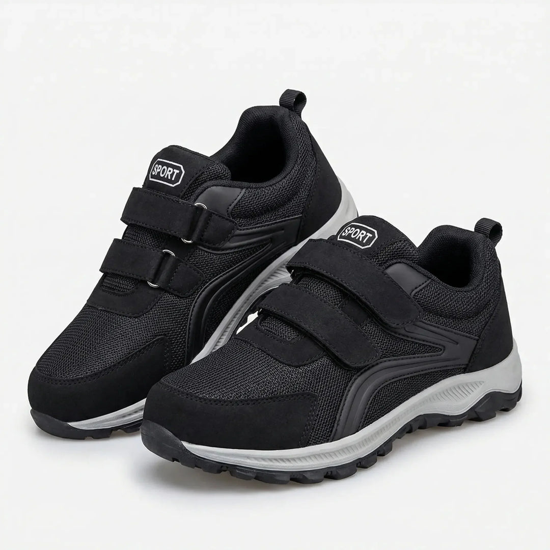 Paire de chaussures noires à deux scratchs et semelle grise, présentée sur fond clair 5