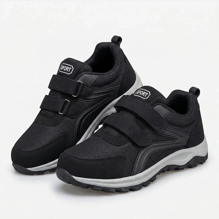 Paire de chaussures noires à deux scratchs et semelle grise, présentée sur fond clair 5