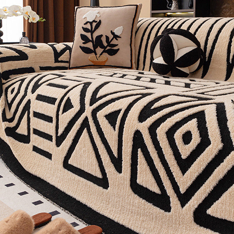 Housse beige à motifs géométriques noirs en triangles et losanges, avec coussin floral et coussin rond 17