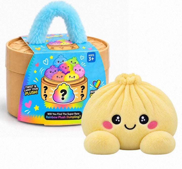 Peluche ravioli jaune pâle souriante à côté de la boîte surprise à anse bleue duveteuse 3