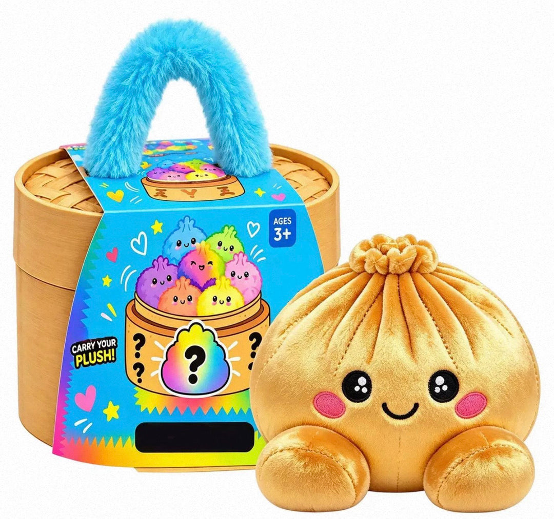 Peluche ravioli dorée en tissu brillant, version spéciale, à côté de la boîte à anse bleue 6
