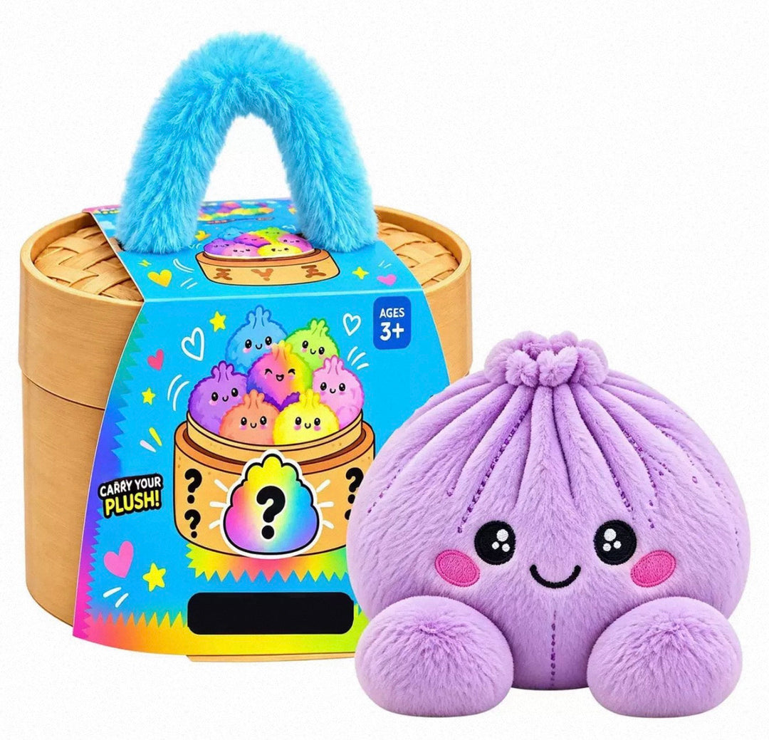 Peluche ravioli violet lilas aux coutures apparentes devant la boîte surprise à anse bleue 9