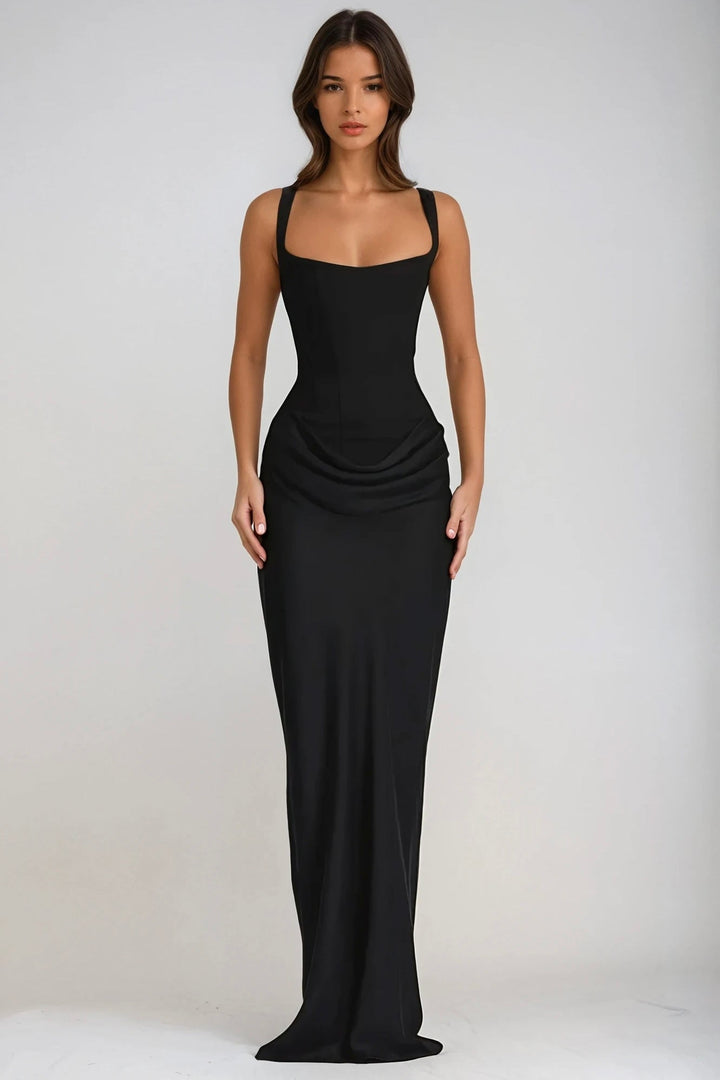 Robe longue noire vue de face en pied, silhouette fourreau et drapé sur les hanches 28