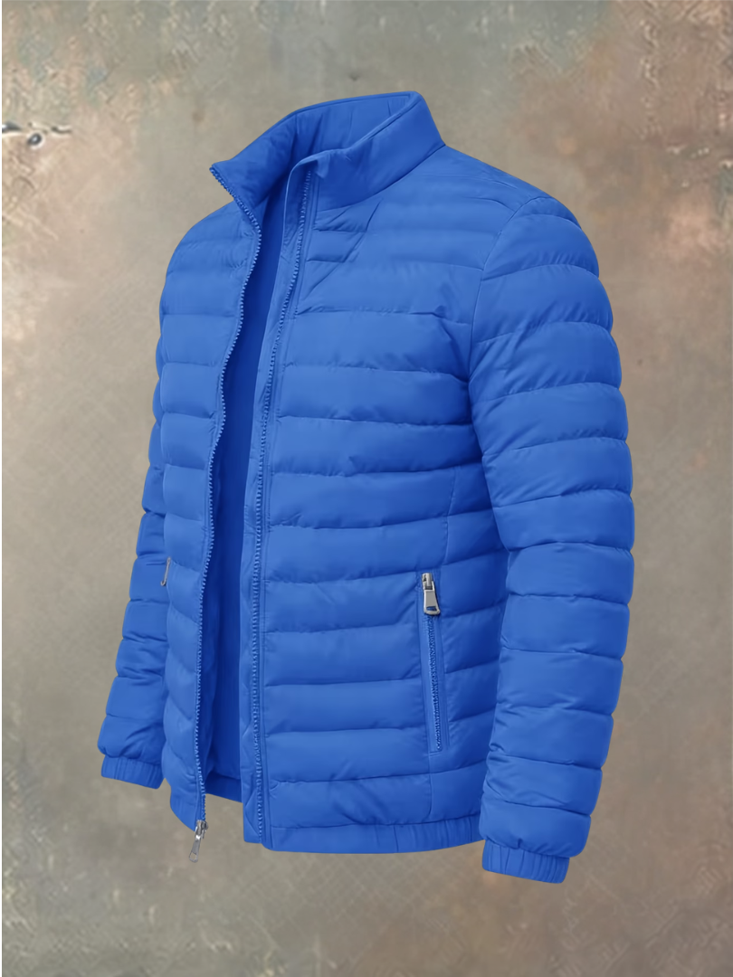 Veste matelassée bleu roi zippée, vue de trois quarts, avec poches zippées et poignets élastiques 1
