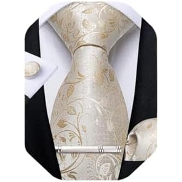 Cravate champagne à motif de feuilles dorées, avec pince, bouton de manchette et pochette assortis, sur chemise blanche et veste noire. 7