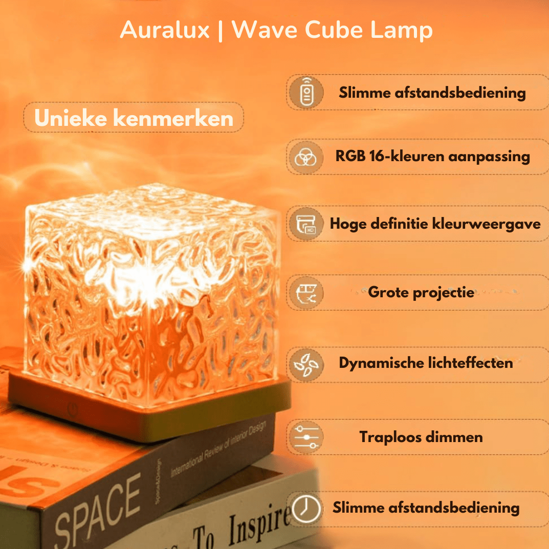 Cube lumineux orangé posé sur des livres, entouré d'icônes décrivant ses caractéristiques : télécommande, couleurs RVB, dimmer progressif. 7