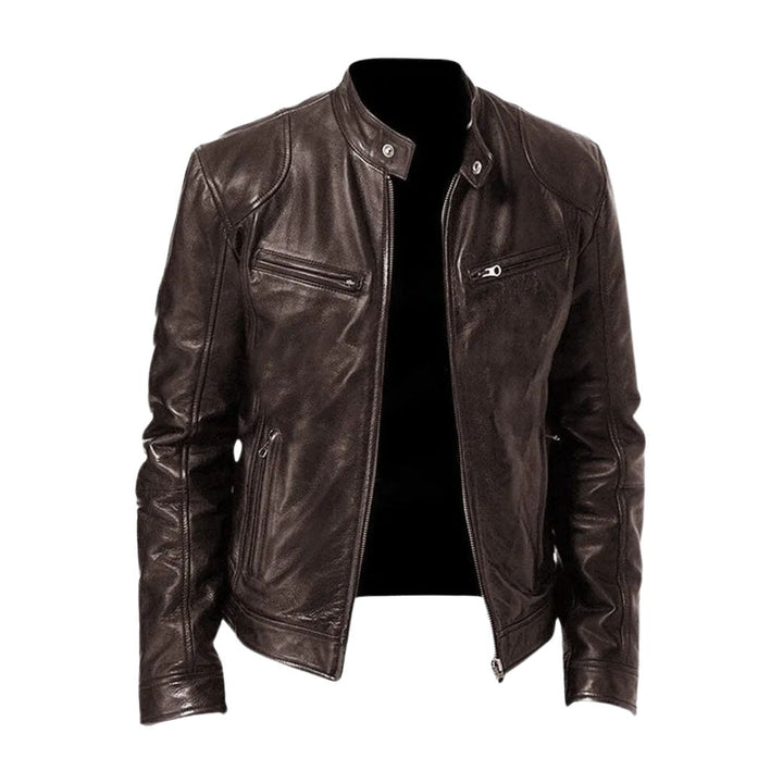 Même veste en cuir coloris marron foncé, présentée ouverte avec son col montant à pression et ses poches zippées. 2