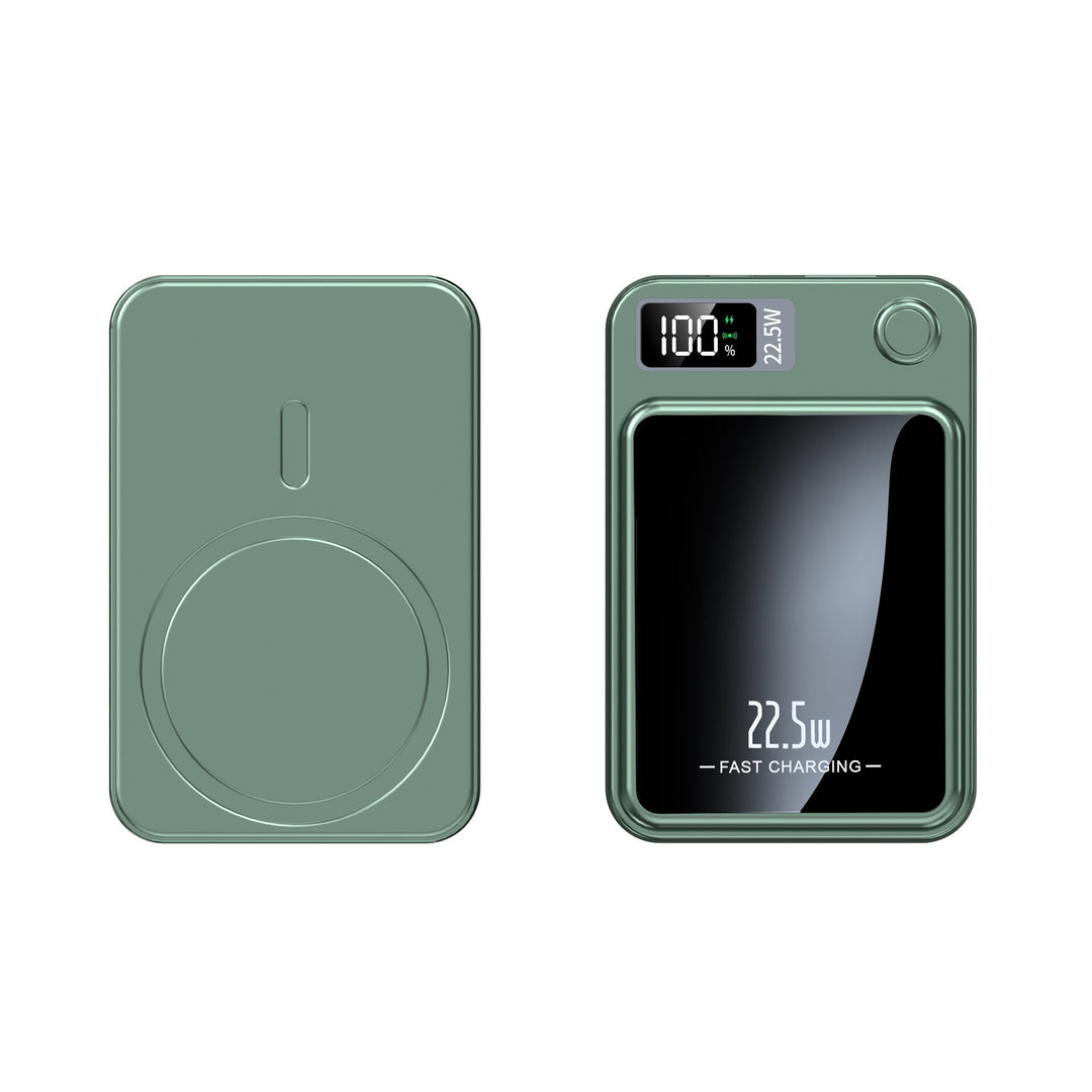 Chargeur portable vert, vu de dos avec son anneau magnétique et de face avec l'écran miroir et l'afficheur de charge. 4