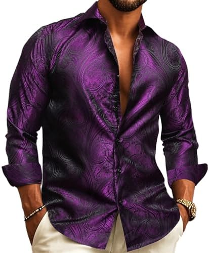 Chemise jacquard à motif cachemire violet et noir, portée col ouvert par un homme, mains dans les poches. 1