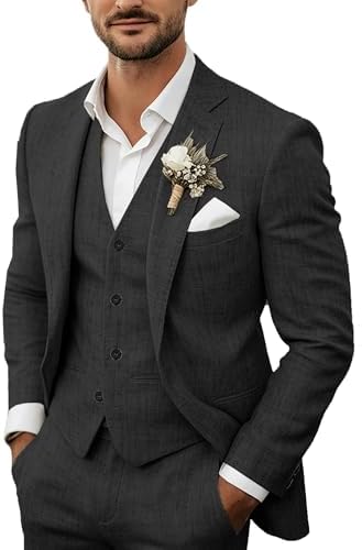 Costume trois pièces porté en anthracite foncé, aspect lin légèrement rayé, avec chemise blanche, pochette et boutonnière fleurie. 6