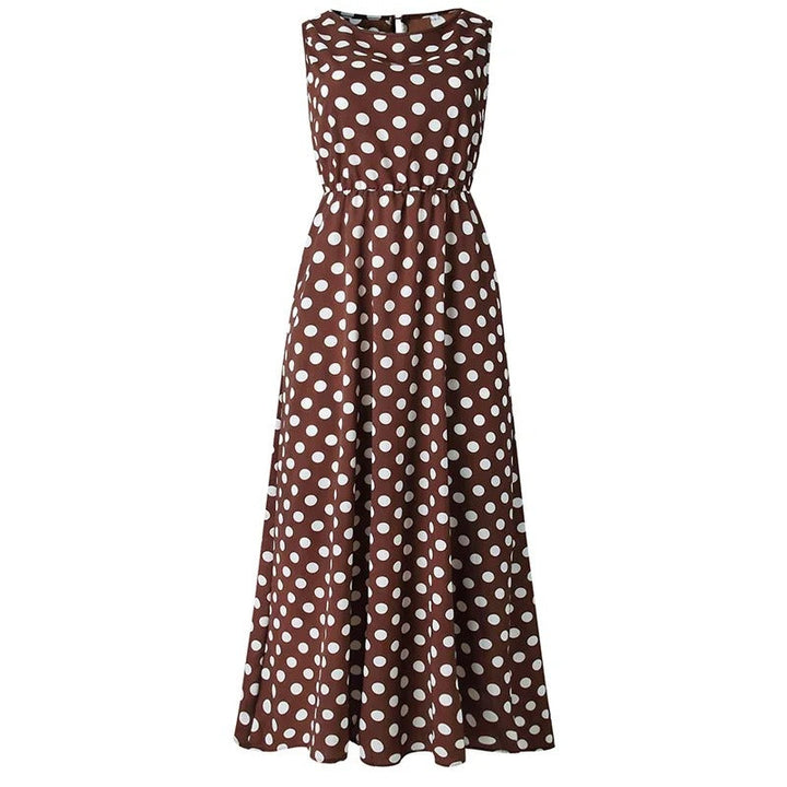 Robe longue marron à pois blancs, vue de face sur fond blanc, avec taille élastiquée et bas évasé. 1
