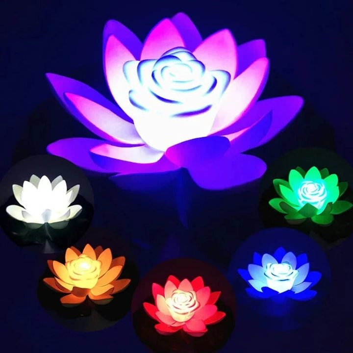 Lotus lumineux violet en gros plan, entouré de petits lotus allumés en blanc, orange, rouge, bleu et vert 10