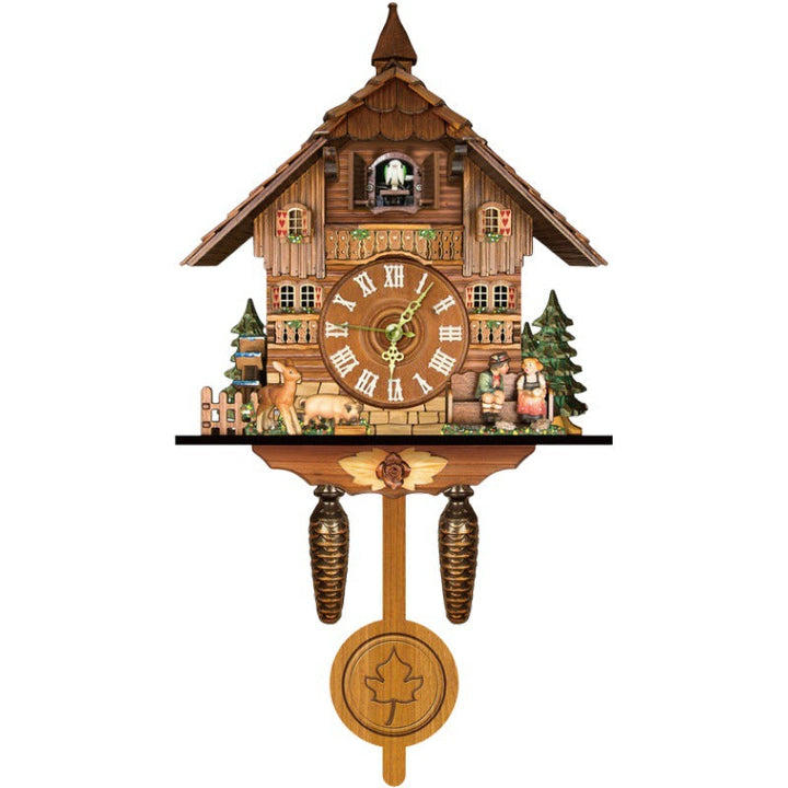 Chalet mural avec cadran en chiffres romains, couple sur un banc, chevreuil, cochon, sapins, et balancier à feuille d'érable. 11