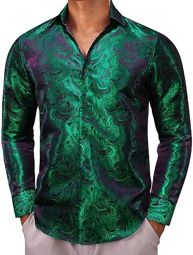 Chemise jacquard verte à motif cachemire sur fond violet foncé, portée boutonnée, cadrage sur le buste. 12