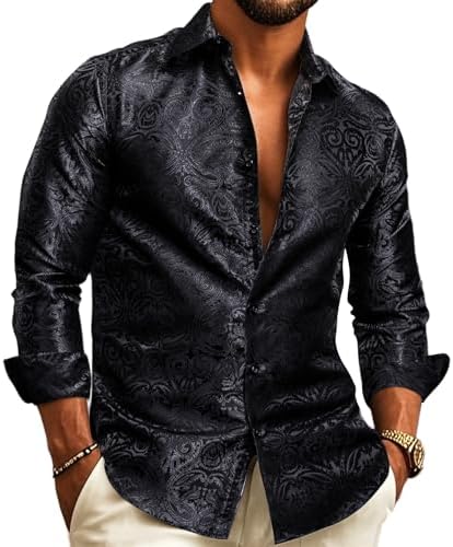 Chemise jacquard noire à motif tonal baroque, portée par un homme avec montre dorée et bracelet. 3