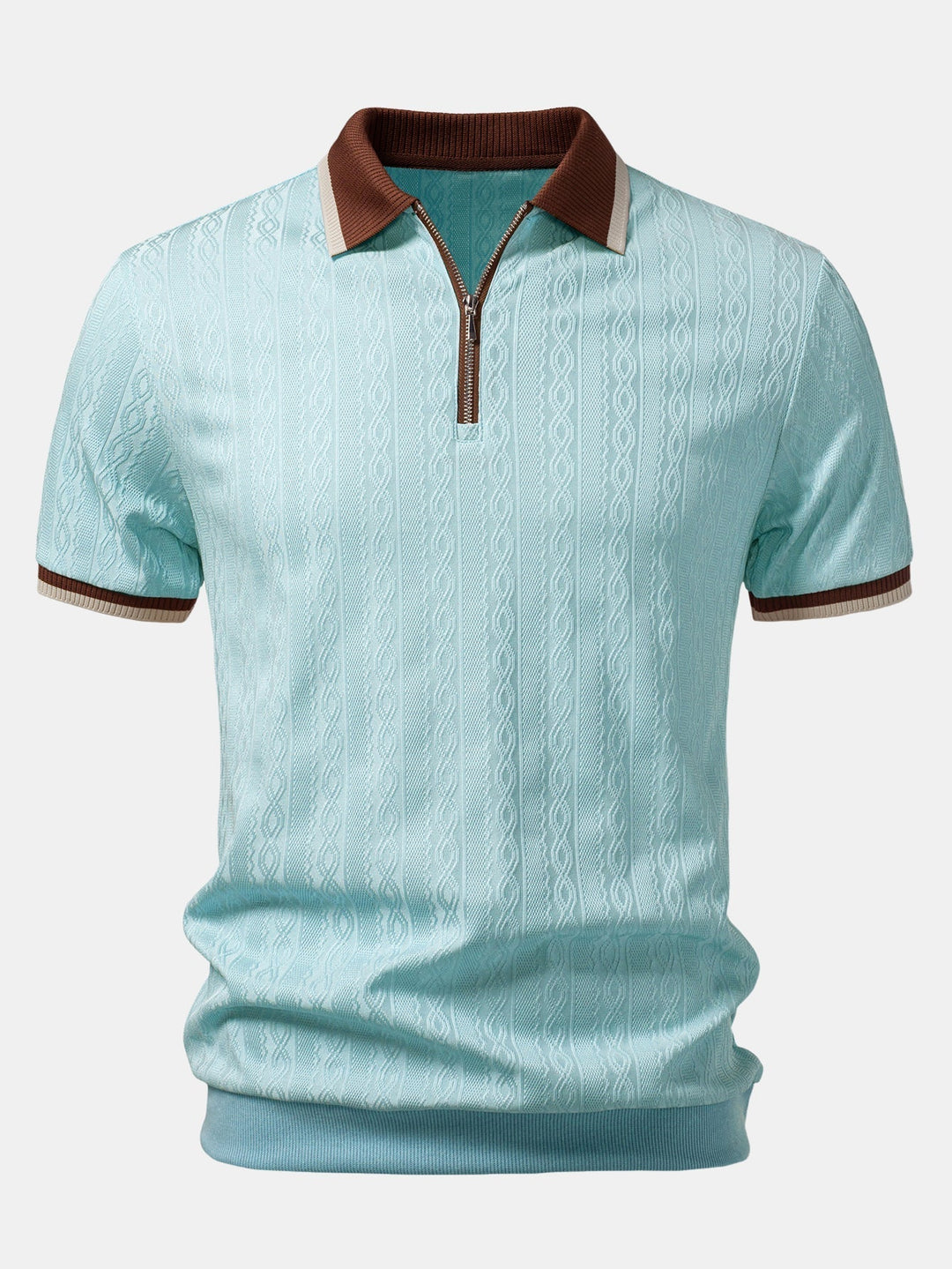 Vue de face du polo bleu clair à col brun, zip quart de longueur et texture torsadée 9