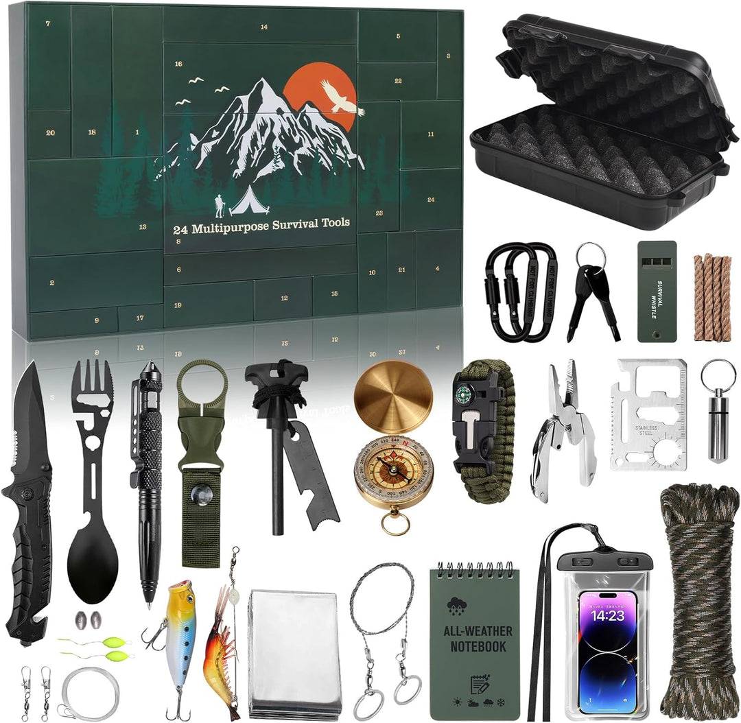 Coffret vert aux 24 cases numérotées, entouré de tous les outils de survie et de la boîte noire étanche 1