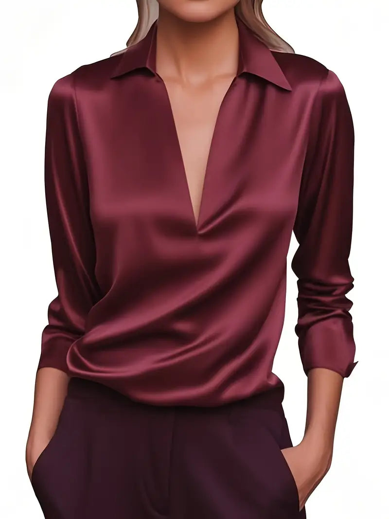 Version bordeaux portée avec un pantalon assorti sur fond clair, manches longues et poignets boutonnés. 6