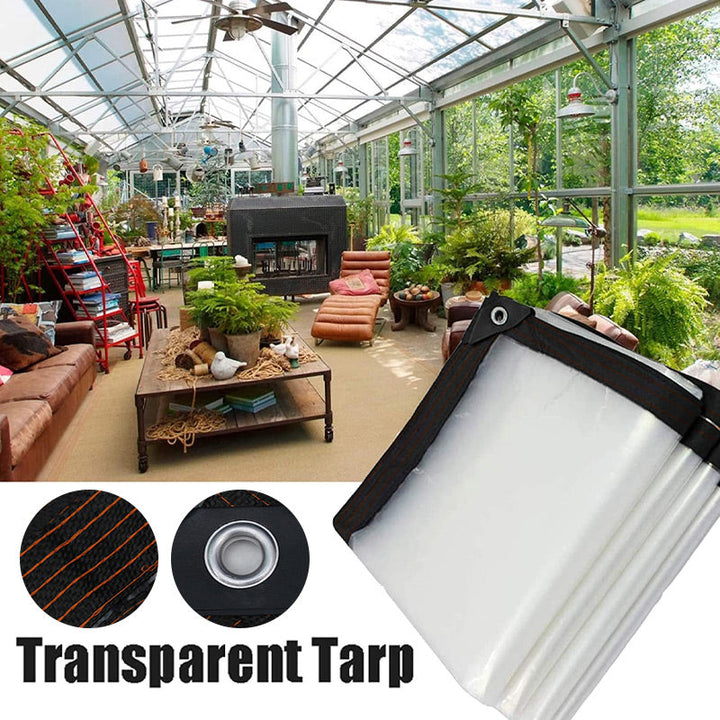 Coin de la bâche transparente à bordure noire renforcée, avec deux gros plans sur le tissage et l'œillet, devant une véranda aménagée. 2