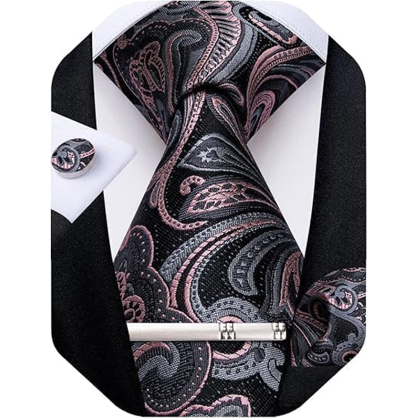 Cravate cachemire noire, grise et rose poudré, présentée avec pince, bouton de manchette et pochette sur chemise blanche et veste noire. 2