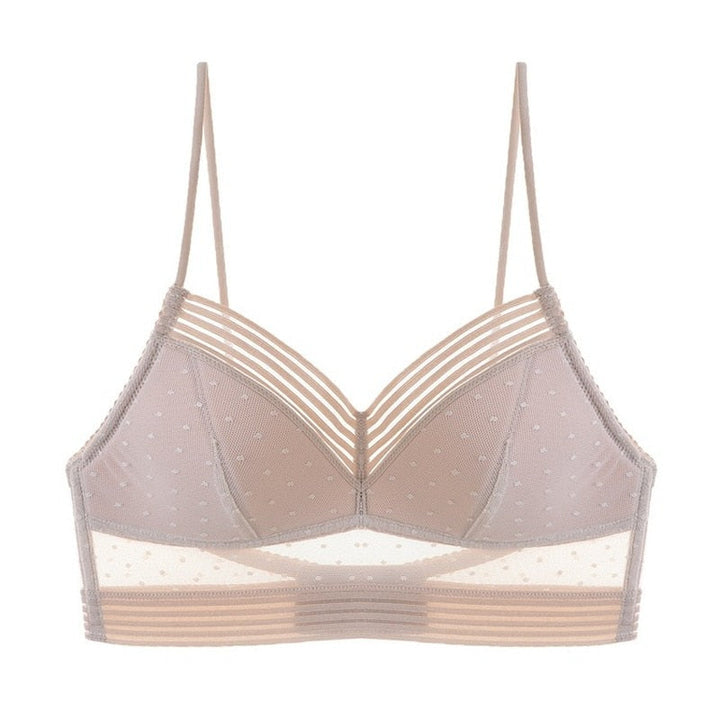 Soutien-gorge taupe rosé présenté à plat, bonnets sans armature, bandes transparentes en V et tulle à pois en bas. 11