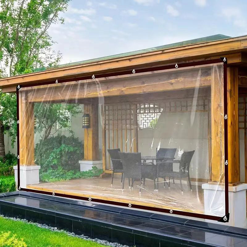 Bâche transparente tendue sur le devant d'un abri en bois pour protéger un salon de jardin de la pluie. 3