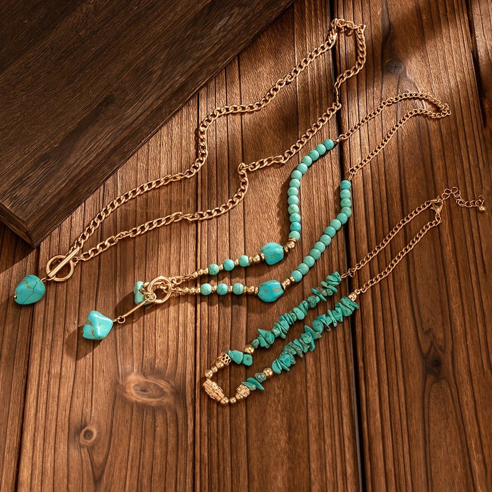 Les trois colliers déroulés à plat sur du bois, montrant chaînes, perles turquoise et fermoirs 7