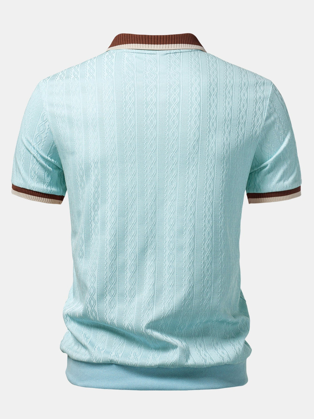 Vue de dos du polo bleu clair, maille texturée torsadée, col et poignets contrastés brun et crème 10