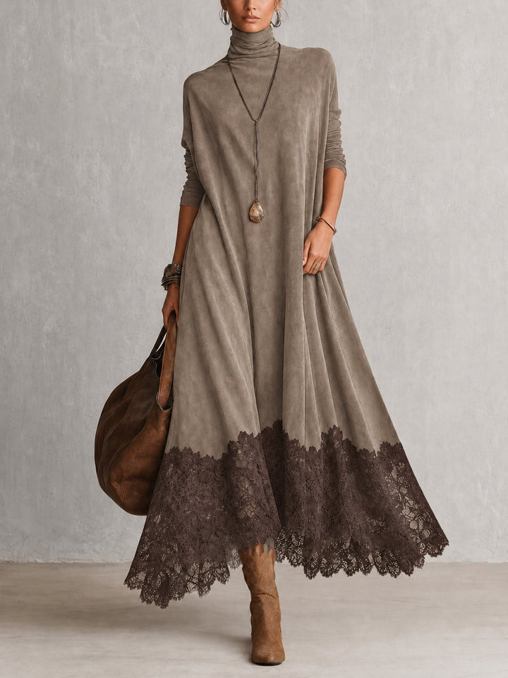 Robe taupe portée de face, ourlet en dentelle marron foncé, sac et bottes camel 3