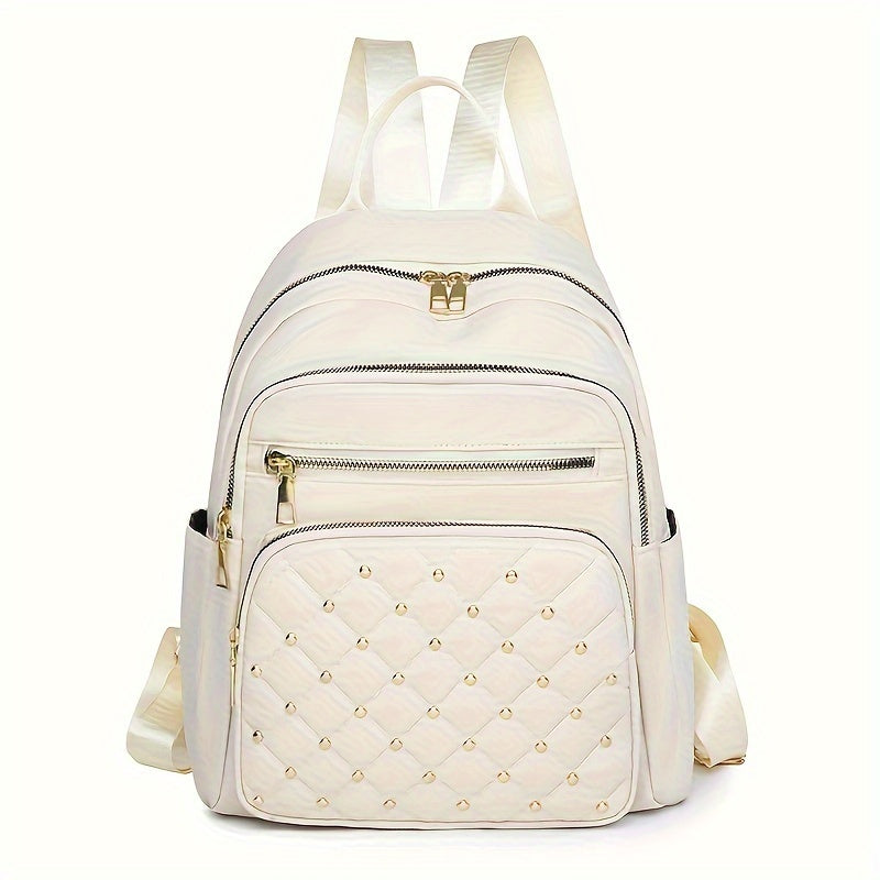 Sac à dos blanc crème vu de face, poche avant matelassée avec clous dorés 13