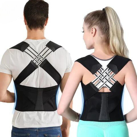 Un homme et une femme vus de dos portent le correcteur de posture noir, aux bandes croisées élastiques. 2