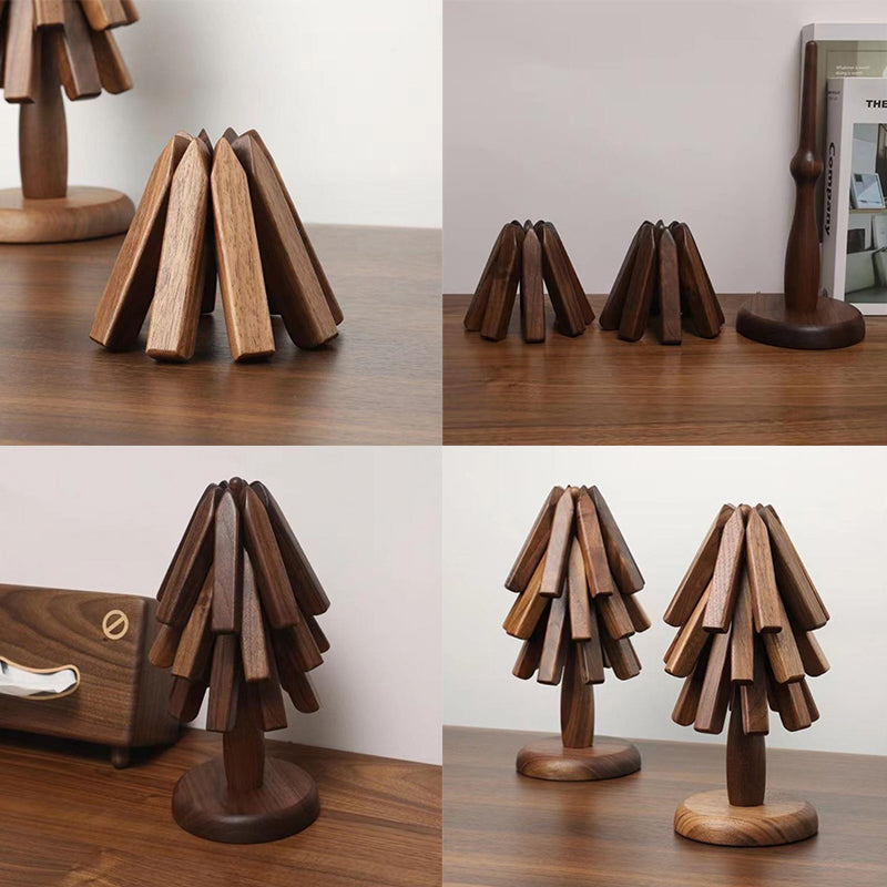 Quatre vues en mosaïque : dessous de plat repliés, avec leur socle, et supports arbre chargés posés sur un meuble en bois. 9