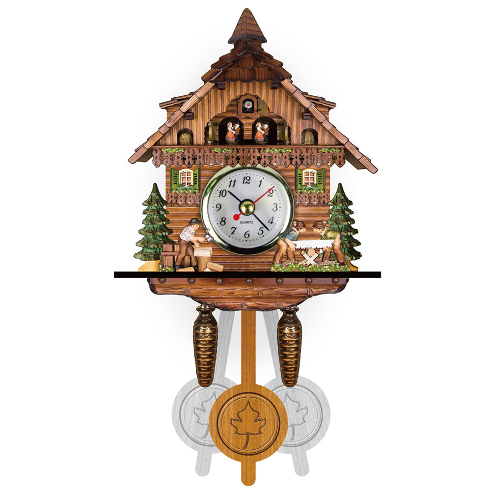 Chalet à façade de planches avec cadran à quartz, scieurs de bois et fendeur de bûches de chaque côté, balancier doré. 6