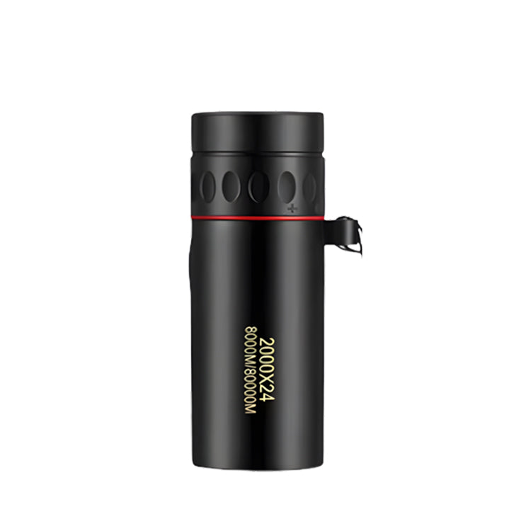 Monoculaire noir cylindrique vu de face, avec bague de mise au point striée, liseré rouge et dragonne 1