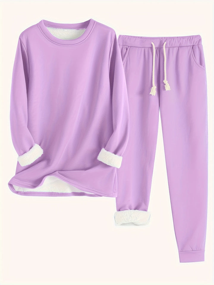 Ensemble lilas pull à col rond et pantalon à poches, doublure peluche blanche visible aux poignets 13