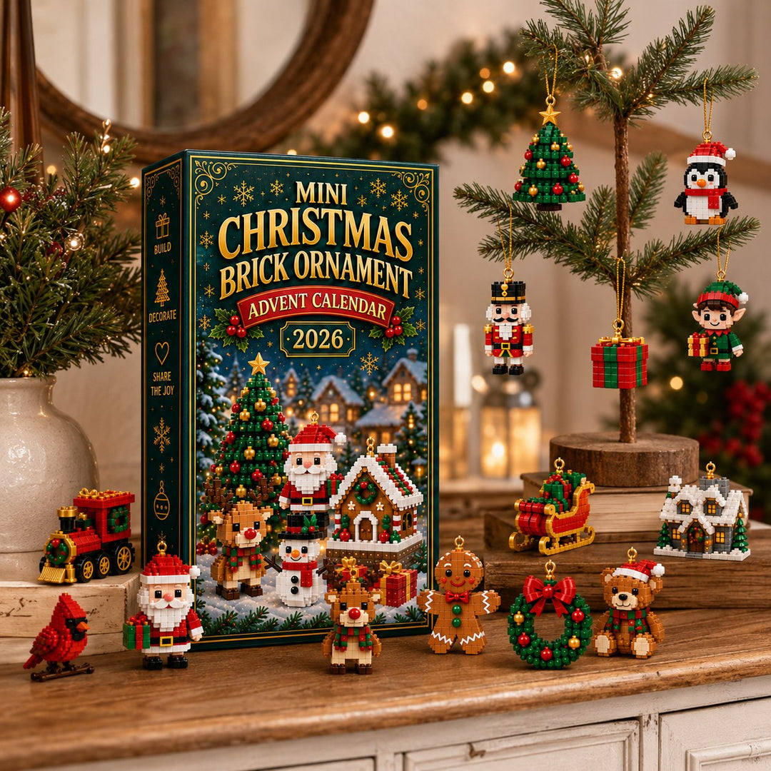Figurines en briques sur une commode en bois, certaines accrochĂ©es Ă  un petit sapin dĂ©coratif, Ă  côtĂ© du coffret. 9