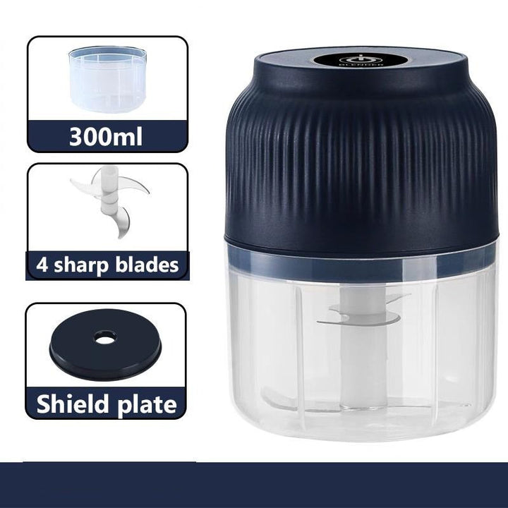 Le hachoir avec ses accessoires détaillés: bol de 300 ml, ensemble de quatre lames affûtées et disque de protection noir. 7