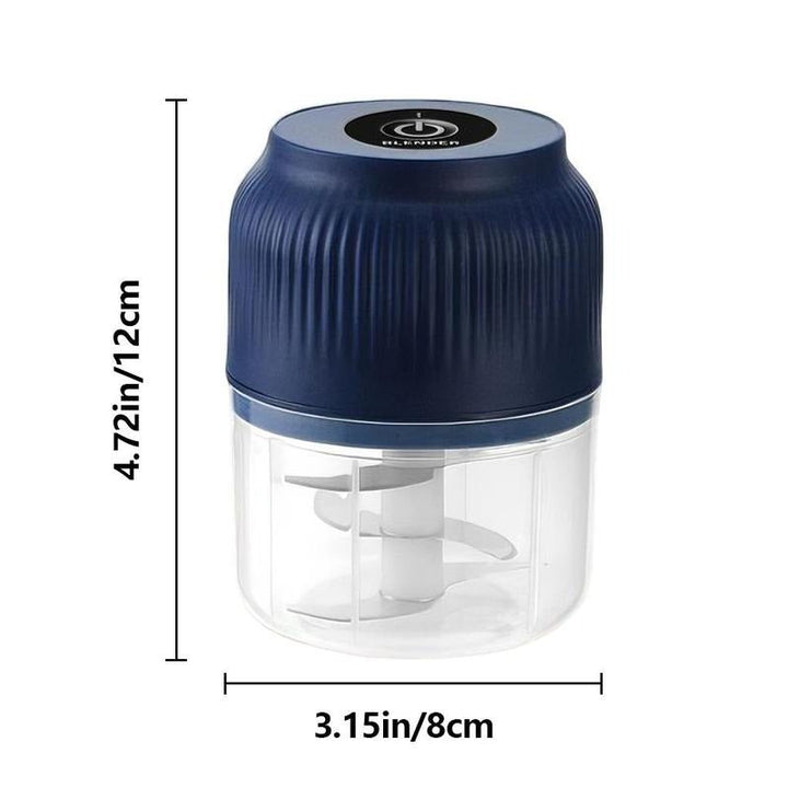 Le hachoir bleu et transparent avec ses dimensions indiquées: 12 cm de hauteur et 8 cm de largeur. 8