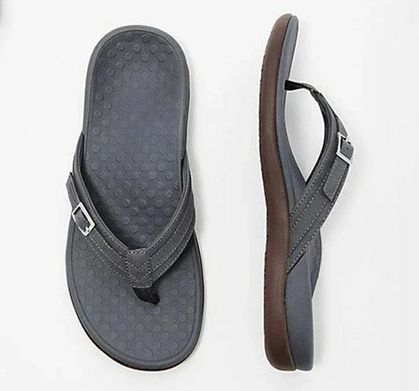 Paire de tongs grises à boucle, semelle à pastilles, vue de dessus et de profil 10