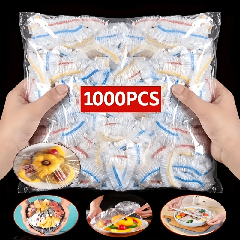 Deux mains tiennent le sachet de couvercles jetables, avec trois vignettes montrant des plats de fruits et légumes recouverts. 2