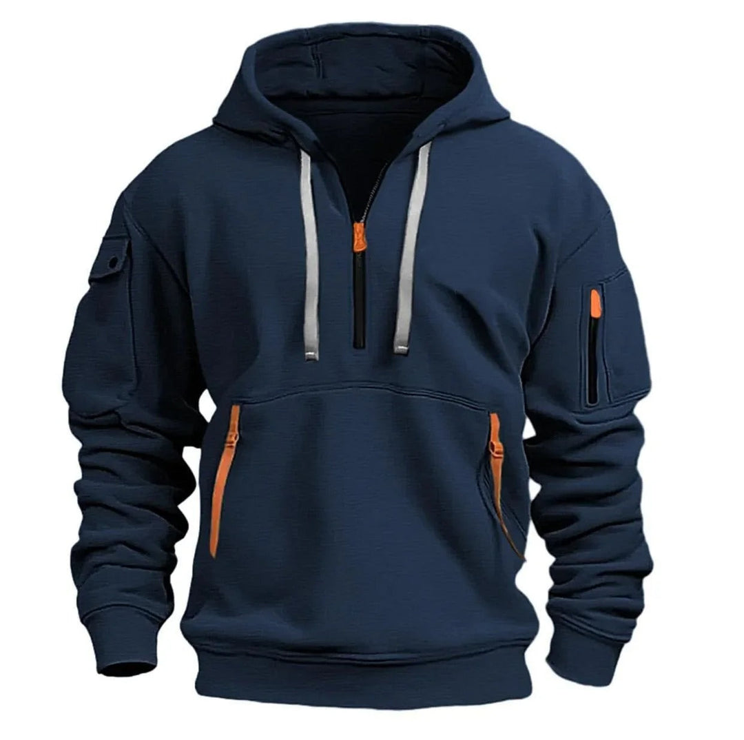 Vue de face du coloris bleu marine, avec cordons de capuche gris clair et zips orange sur la poche ventrale. 4