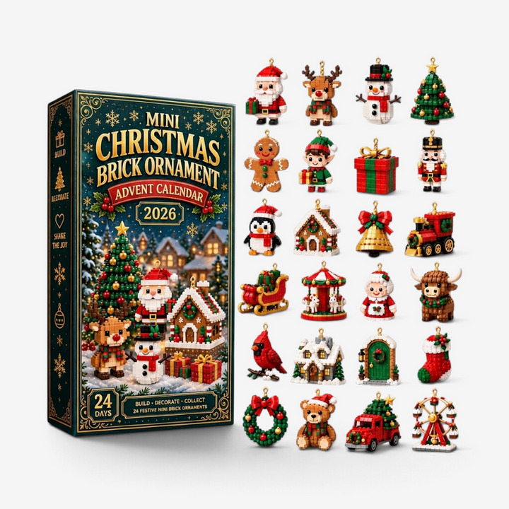 Boĩte verte et dorée du calendrier de l'Avent posĂ©e sur fond blanc, avec les 24 figurines en briques alignĂ©es Ă  droite. 1