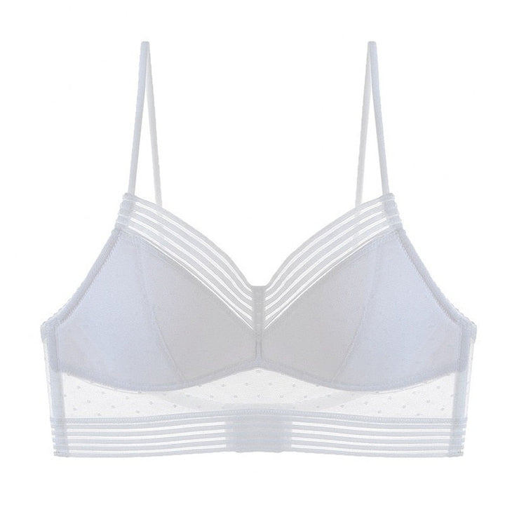 Soutien-gorge blanc présenté à plat, bonnets sans armature, bandes transparentes en V et bande élastique rayée sous la poitrine. 12